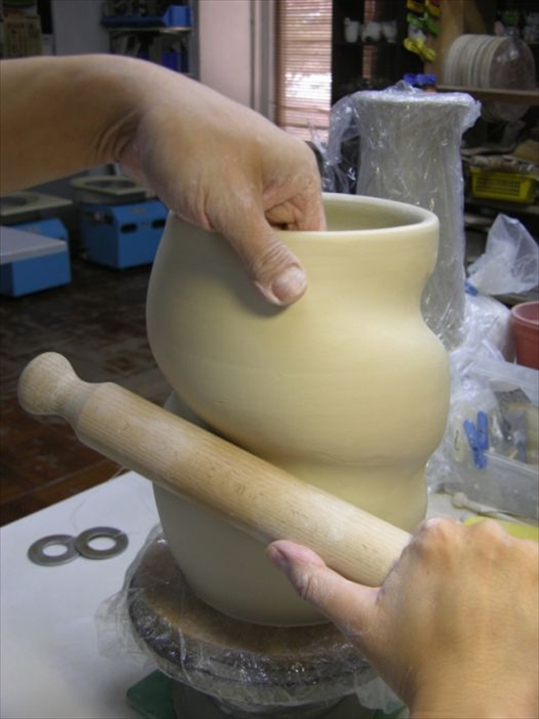 陶芸職人が本気出した！　美しい龍の壺が作られるまで007